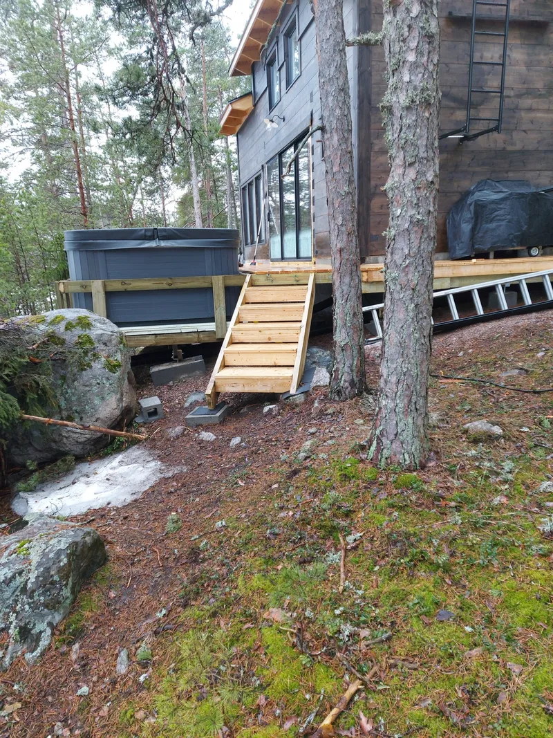 Terrassitrepp ja mullivann mändide vahel